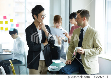 Business Foreigner and Japanese 35592491