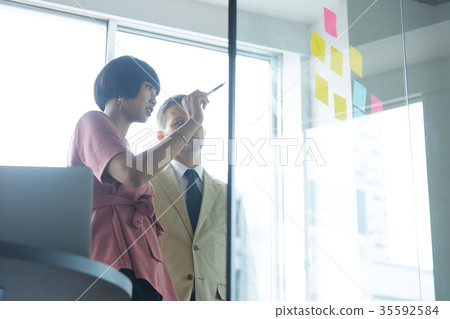 Business Foreigner and Japanese 35592584