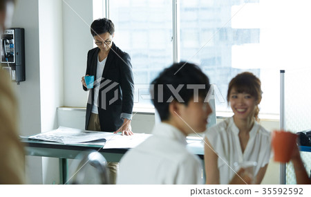 Working businessman 35592592