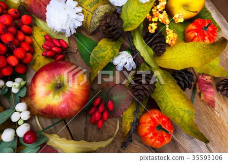 Thanksgiving table centerpiece apple, white flower Thanksgiving table centerpiece apple, white flower 35593106