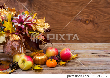 Thanksgiving table centerpiece fall leaves bouquet Thanksgiving table centerpiece fall leaves bouquet 35593107