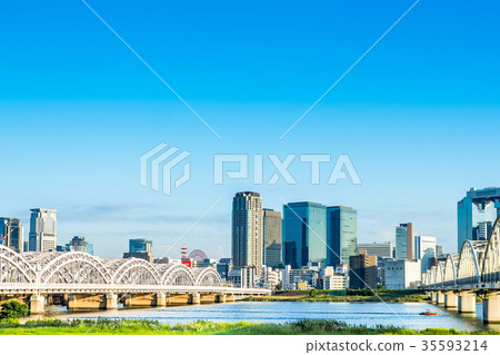 I want to see Umeda city over Kamogawa 35593214