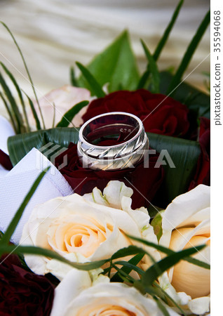 wedding bouquet with roses and rings wedding bouquet with roses and rings 35594068
