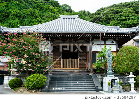 The main hall of Iwatoyama Ryuunji Temple The main hall of Iwatoyama Ryuunji Temple 35594297
