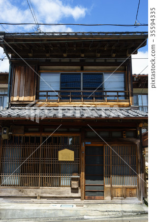 Beautiful gridded house Beautiful gridded house 35594335