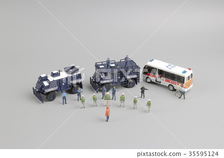 set of figure of police with toys car set of figure of police with toys car 35595124