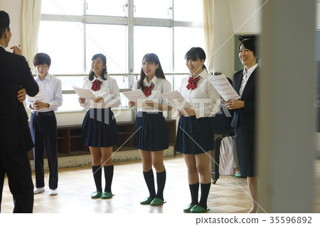 Students who chorus Students who chorus 35596892