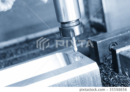 The center drill tool on the CNC milling machine 35598656