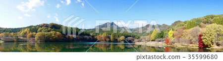 秋葉和湖表面全景 35599680