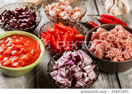 Ingredients ready for preparing chili con carne 35601041