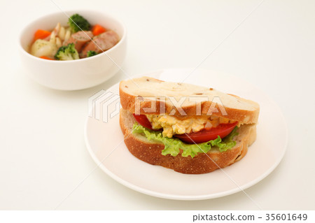 Egg lettuce tomato sandwich bread sandwich pottow soup white background 35601649
