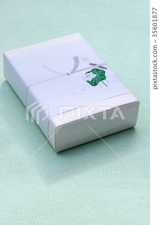 Gift / Unfortunate Gift / Unfortunate 35601877