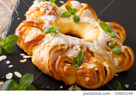 glazed brioche cake with almonds 35603249