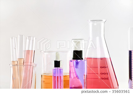 Scientific laboratory experimental glassware. 35603561