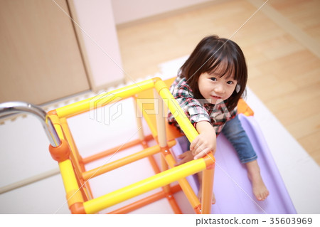 叢林健身房(拖鞋,1人,日本人,兒童,嬰兒,未成年人,鋼棒,公寓,遊樂設備) 叢林健身房(拖鞋,1人,日本人,兒童,嬰兒,未成年人,鋼棒,公寓,遊樂設備) 35603969