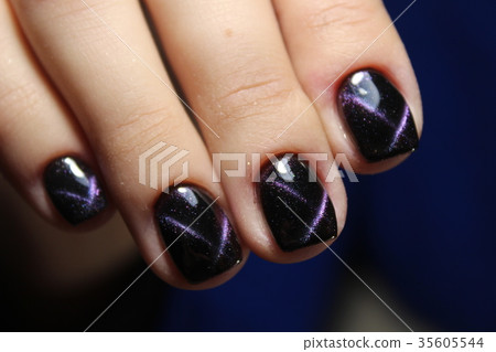 Perfect manicure and natural nails. 35605544