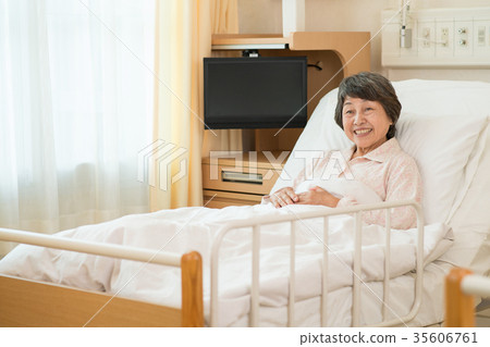 Hospital room hospital patient medical image 35606761