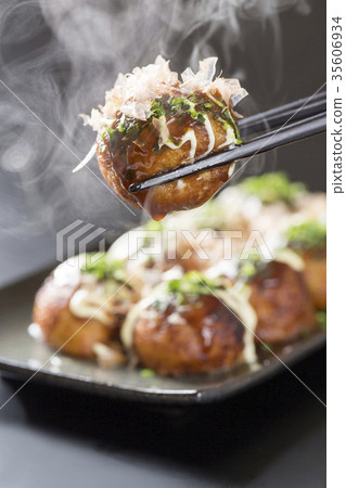 Takoyaki in hot water with a rising temperature 35606934