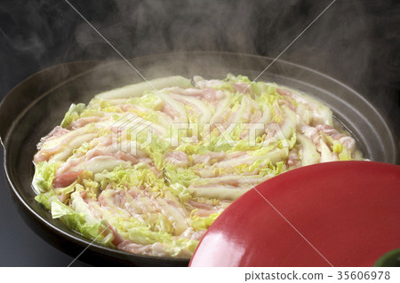 Pork and Chinese cabbage pot 35606978