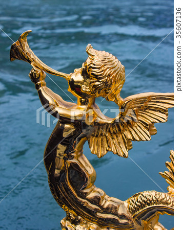 Gold figure of an angel on a gondola 35607136