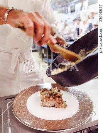 chef at work 35608637