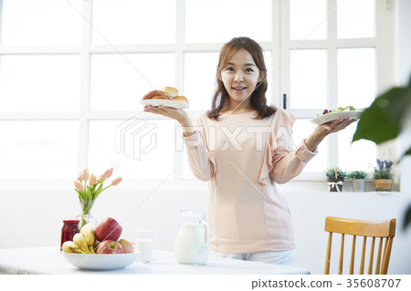 Young woman, food, ready 35608707