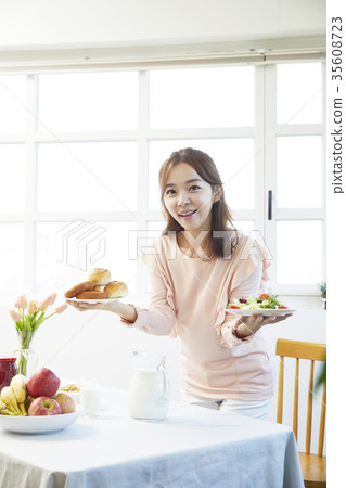 Young woman, food, ready 35608723