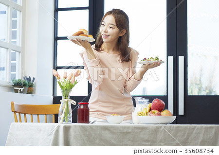 Young woman, food, ready Young woman, food, ready 35608734