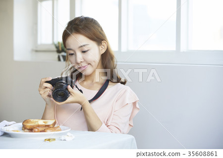 年輕女子，生活，數碼相機，攝影 35608861