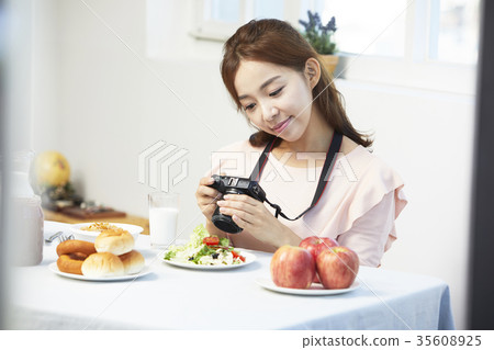 Young woman, life, digital camera, photography 35608925