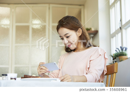 Young woman, cellphone, photo shoot Young woman, cellphone, photo shoot 35608961