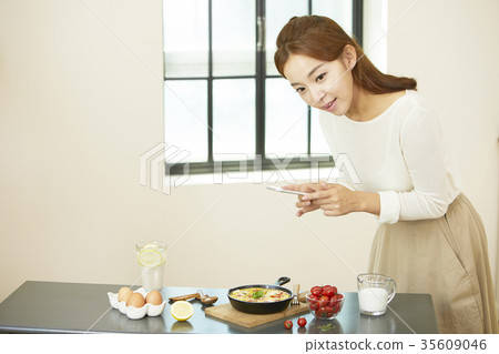 Young woman, cellphone, photo shoot 35609046