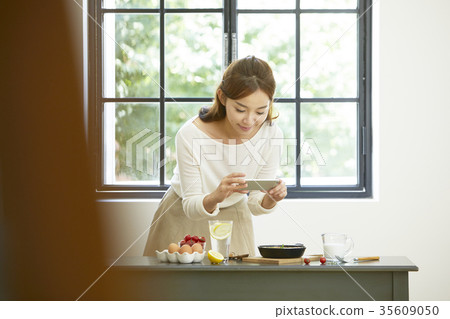 Young woman, cellphone, photo shoot 35609050