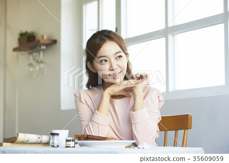 年輕的女人，食物，早午餐 35609059