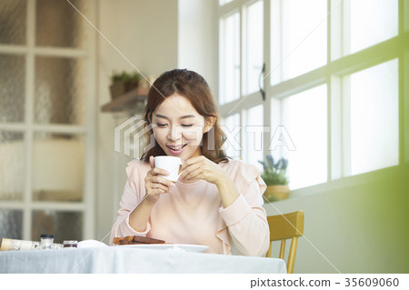 年輕的女人，食物，早午餐 35609060
