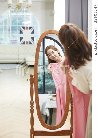 Young woman, mirror, view Young woman, mirror, view 35609147