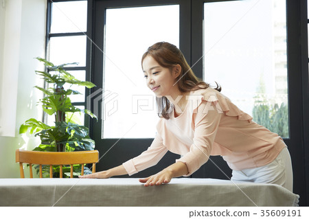 Young woman, table, tablecloth, organize Young woman, table, tablecloth, organize 35609191