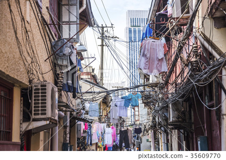 A sense of life with a sense of life looking at high-rise buildings behind A sense of life with a sense of life looking at high-rise buildings behind 35609770