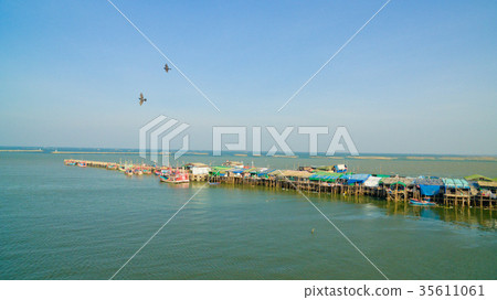 Aerial shot : Seafood market. 35611061