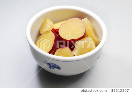 Sweet potato pine boiled 35612807