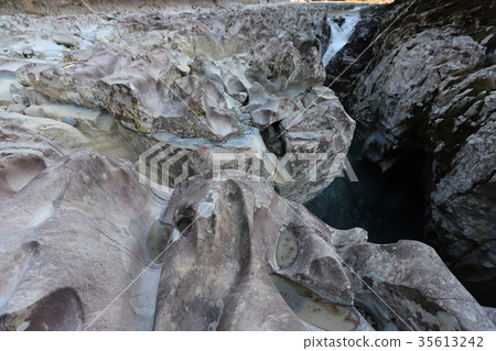 Worship of waterfall 35613242