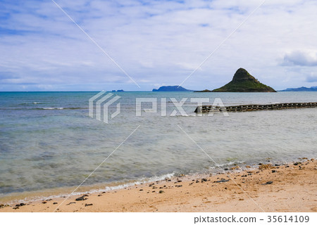 Hawaii Kualoa Beach Park China Man's Hut 35614109