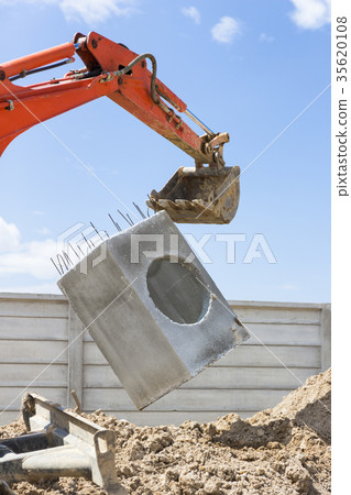 Excavator lift a manhole Excavator lift a manhole 35620108