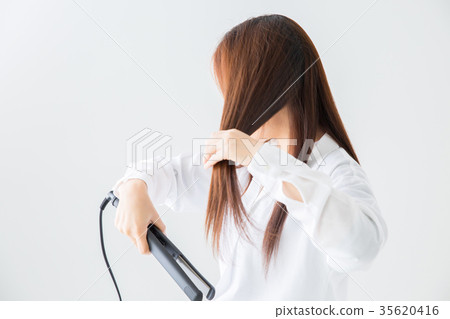 Women who use trowel Women who use trowel 35620416