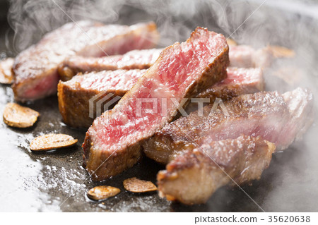 烤牛排肉 35620638
