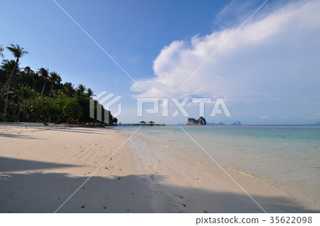 Sandy beach on clear sky 35622098