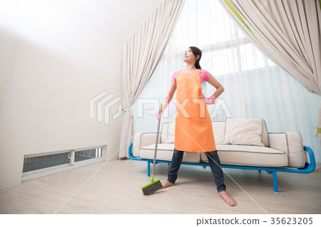 woman in living room woman in living room 35623205