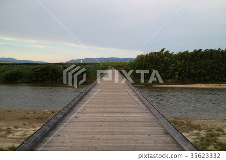 Flow bridge central 35623332