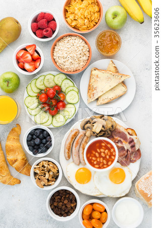 Full English breakfast, eggs, bacon, sausages 35623606