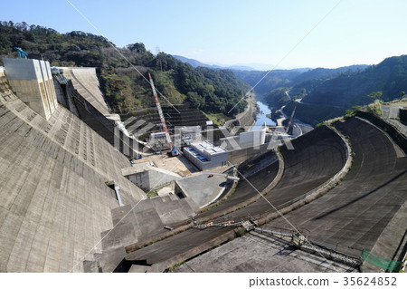 Tsuruta dam (under remodeling construction) Tsuruta dam (under remodeling construction) 35624852